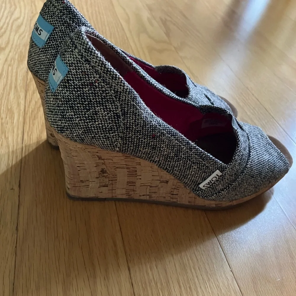 Toms women peep
